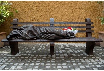 Estátua de Jesus sem-abrigo no Vaticano