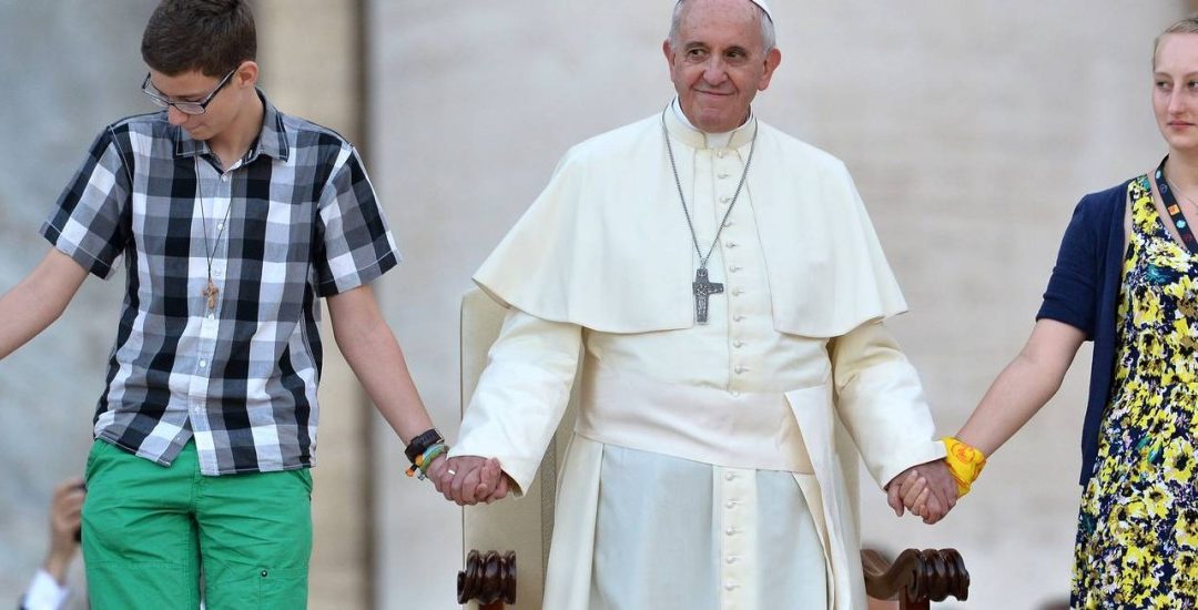 O que vai vestir o Papa Francisco em Lisboa? É burel e português, com  certeza, Jornada Mundial da Juventude